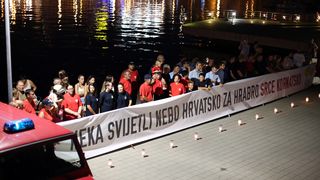 Rijeka: građani i vatrogasci odali počast vatrogascima stradalim prije 10 godina na Kornatima Rijeka: građani i vatrogasci odali počast vatrogascima stradalim prije 10 godina na Kornatima