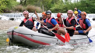 Peta Hrvatska rafting regata Zrmanja 2010, koja se odrzala na raftig stazi od Mlina Zegarskih do Muskovaca, i ove je godin humanitarnog karaktera, a dio prikupljenih sredstava i prihod od humanitarne aukcije slika ide za Djecji vrtic za djecu s teskocama