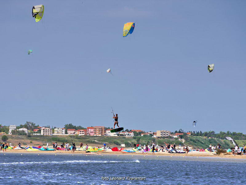 Kite surferi guštaju u Ninu