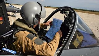 Francuski vojni avioni u vojarni “Pukovnik Mirko Vukušić”u Zemuniku Francuski vojni avioni u vojarni “Pukovnik Mirko Vukušić”u Zemuniku