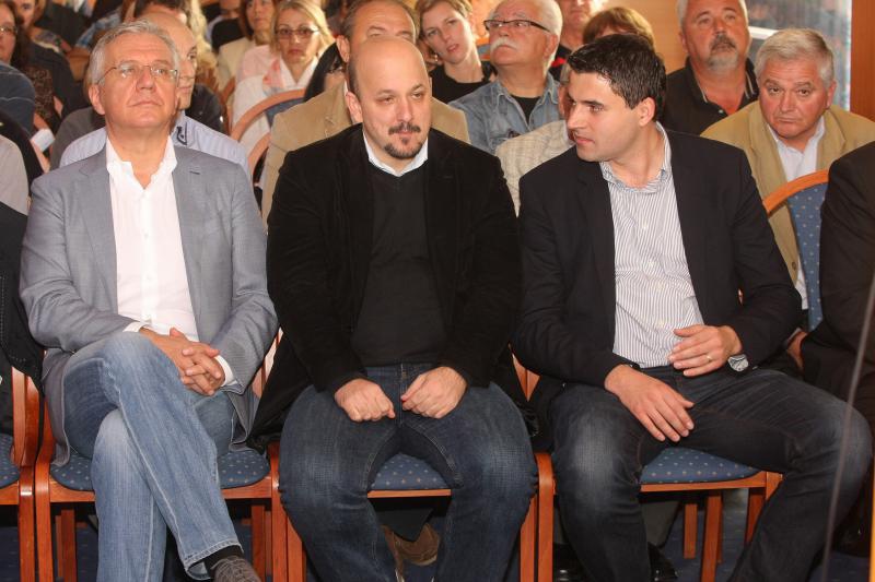 U hotelu Kolovare održana je izborna konvencija Županijske organizacije SDP-a. Na njoj su prisustvovali i ministar zdravstva Rajko Ostojić, ministar poduzetništva i obrta Gordan Maras te predsjednik zagrebačkog SDP-a Davor Bernardić. Photo: Dino Stanin/P U hotelu Kolovare održana je izborna konvencija Županijske organizacije SDP-a. Na njoj su prisustvovali i ministar zdravstva Rajko Ostojić, ministar poduzetništva i obrta Gordan Maras te predsjednik zagrebačkog SDP-a Davor Bernardić. Photo: Dino Stanin/P