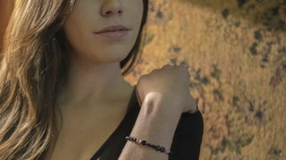 Visnja Knezevic izraduje predivne narukvice Visnja Knezevic izraduje predivne narukvice