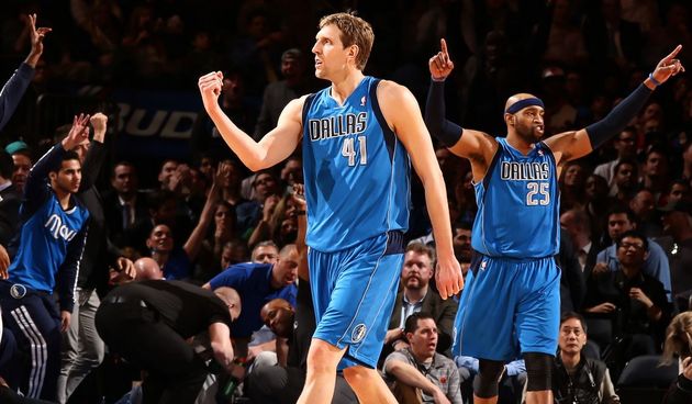 Dirk Nowitzki i Vince Carter, foto: nba.com
