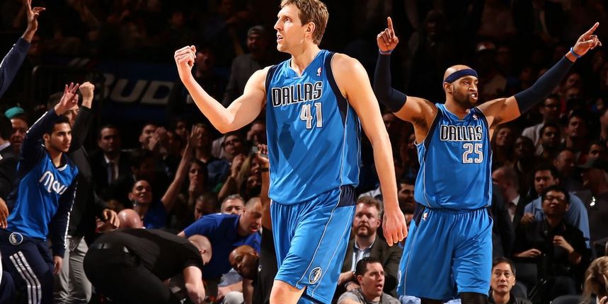 Dirk Nowitzki i Vince Carter, foto: nba.com