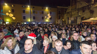Doček 2017: Najluđa noć na zadarskom Poluotoku privukla više tisuća Zadrana i gostiju Doček 2017: Najluđa noć na zadarskom Poluotoku privukla više tisuća Zadrana i gostiju