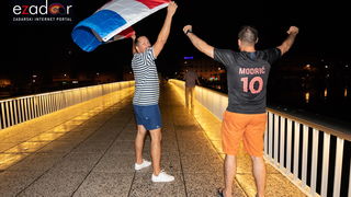 Čudesna noć: Velika fešta ulicama Zadra nakon plasmana Vatrenih u finale SP Čudesna noć: Velika fešta ulicama Zadra nakon plasmana Vatrenih u finale SP