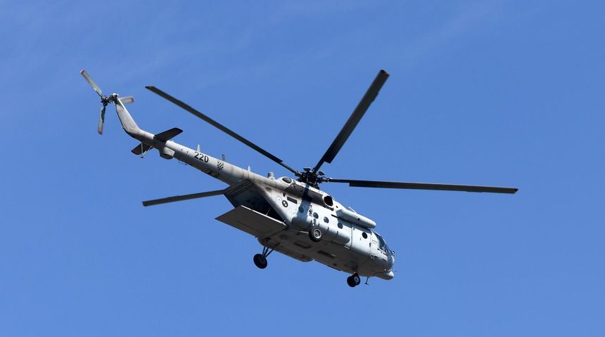 Knin: Vojni helikopter Mi-171 Sh u letu iznad Knina Knin: Vojni helikopter Mi-171 Sh u letu iznad Knina