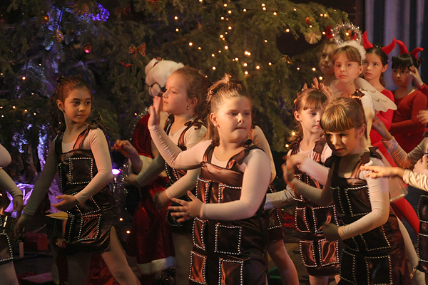 Plesna udruga Gesta: Ima li spasa za Djeda Mraza (Foto:Saša Čuka)