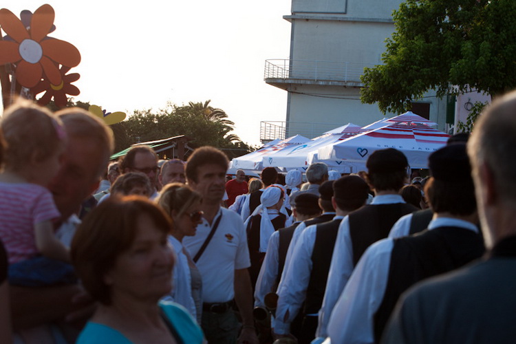 Biograd: 6. Dugi svehrvatski eno-eko-gastro-etno stol, Foto: Franjo Jurić Biograd: 6. Dugi svehrvatski eno-eko-gastro-etno stol, Foto: Franjo Jurić