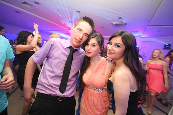 Maturalna večer Ekonomske škole (foto:Saša Čuka) Maturalna večer Ekonomske škole (foto:Saša Čuka)