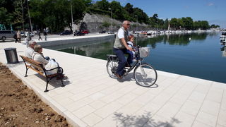 Zadar, 270513.
Uvala Jazine. 
Zavrseni su radovi na uredjenju uvale Jazine gdje je uredjena nova riva i setnica.
Foto: Jure Miskovic / CROPIX