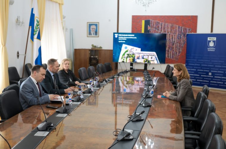 984f36722996e0131597718783789a28_XL