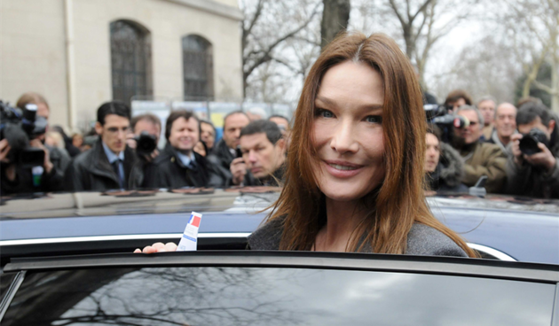 Lice Carle Bruni deformiralo se preko noći (Tportal.hr)