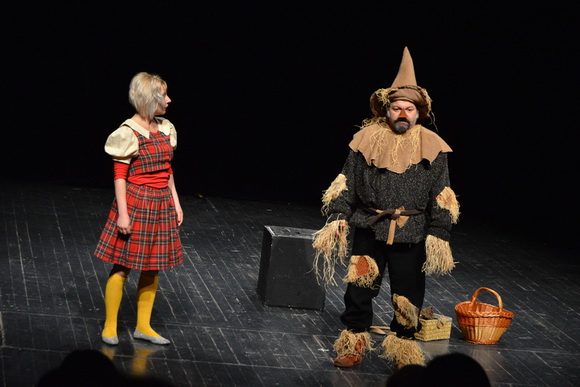 U Kazalištu lutaka Zadar odigrana je predstava “Čarobnjak iz Oza” u režiji Dražena Ferenčine. Foto: Iva Perinčić U Kazalištu lutaka Zadar odigrana je predstava “Čarobnjak iz Oza” u režiji Dražena Ferenčine. Foto: Iva Perinčić