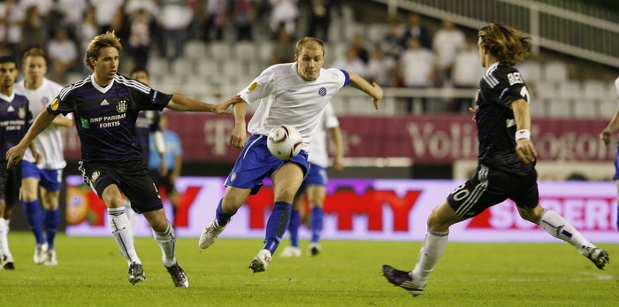 Split, 300910.
Stadion Poljud.
Nogometna utakmica drugog kola Europske lige,
Hajduk – Anderlecht.
Na fotografiji: Senijad Ibricic.
Foto: Ante Cizmic / CROPIX Split, 300910.
Stadion Poljud.
Nogometna utakmica drugog kola Europske lige,
Hajduk – Anderlecht.
Na fotografiji: Senijad Ibricic.
Foto: Ante Cizmic / CROPIX