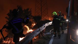 Tučepi: Požar se širi, zahvatio ranč i kuće, vatrogasci u akciji