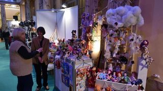 U Domu branitelja poceo 14. HAND MADE FEST – Festival rucnih izrada, mastovitosti i dizajna. I ove se godine u svih 5 dvorana Doma branitelja, 200-ak izlagaca, od kojih i 20% muskaraca, tri dana promice i promovira jedinstvene vrijednosti rucnih izrada, p U Domu branitelja poceo 14. HAND MADE FEST – Festival rucnih izrada, mastovitosti i dizajna. I ove se godine u svih 5 dvorana Doma branitelja, 200-ak izlagaca, od kojih i 20% muskaraca, tri dana promice i promovira jedinstvene vrijednosti rucnih izrada, p