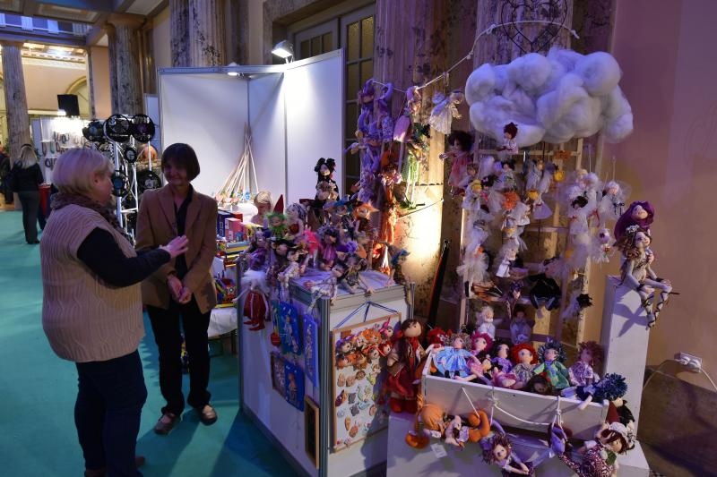 U Domu branitelja poceo 14. HAND MADE FEST – Festival rucnih izrada, mastovitosti i dizajna. I ove se godine u svih 5 dvorana Doma branitelja, 200-ak izlagaca, od kojih i 20% muskaraca, tri dana promice i promovira jedinstvene vrijednosti rucnih izrada, p U Domu branitelja poceo 14. HAND MADE FEST – Festival rucnih izrada, mastovitosti i dizajna. I ove se godine u svih 5 dvorana Doma branitelja, 200-ak izlagaca, od kojih i 20% muskaraca, tri dana promice i promovira jedinstvene vrijednosti rucnih izrada, p