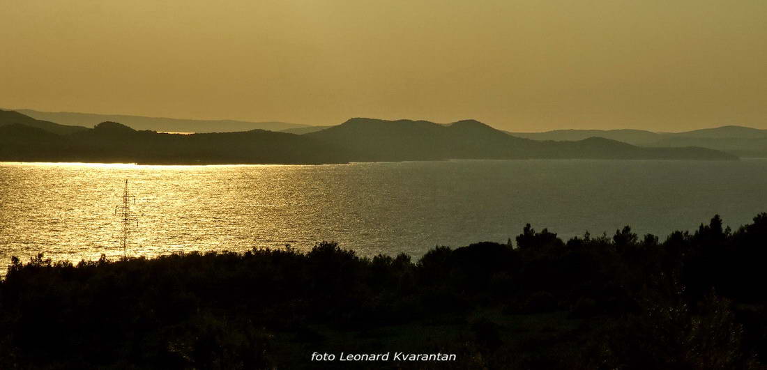 Križ, zalazak Puntamika, foto: Leonard Kvarantan Križ, zalazak Puntamika, foto: Leonard Kvarantan