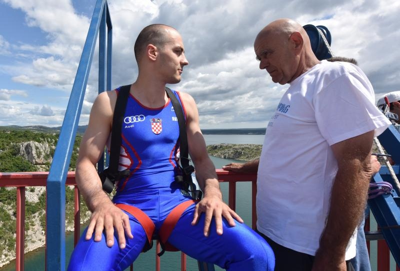 Otvorena sezona bungee jumpinga sa starog Masleničkog mosta. Photo: Hrvoje Jelavić/PIXSELL Otvorena sezona bungee jumpinga sa starog Masleničkog mosta. Photo: Hrvoje Jelavić/PIXSELL