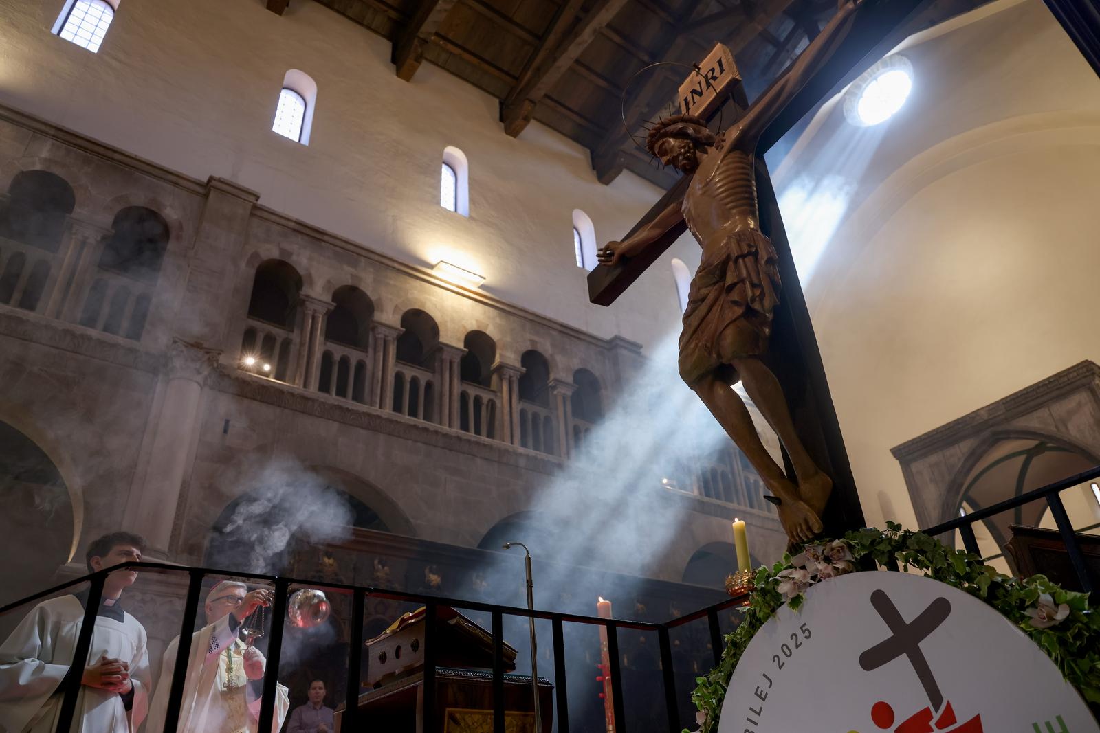 Uskršnja misa, katedrala Svete Stošije Uskršnja misa, katedrala Svete Stošije