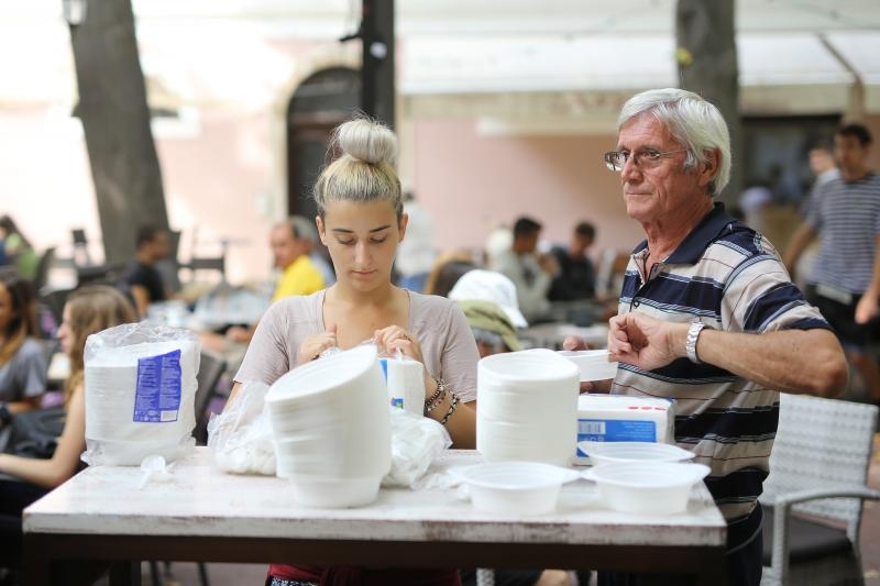 Građani od podneva uživaju u Varoškoj fešti, foto: Filip Brala/PIXSELL Građani od podneva uživaju u Varoškoj fešti, foto: Filip Brala/PIXSELL