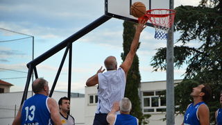 U povodu blagdana Kraljice Mira u Stanovima odigrana utakimica između veterana KK Zadar i Stanova, Foto: Iva Perinčić U povodu blagdana Kraljice Mira u Stanovima odigrana utakimica između veterana KK Zadar i Stanova, Foto: Iva Perinčić