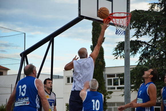 U povodu blagdana Kraljice Mira u Stanovima odigrana utakimica između veterana KK Zadar i Stanova, Foto: Iva Perinčić U povodu blagdana Kraljice Mira u Stanovima odigrana utakimica između veterana KK Zadar i Stanova, Foto: Iva Perinčić
