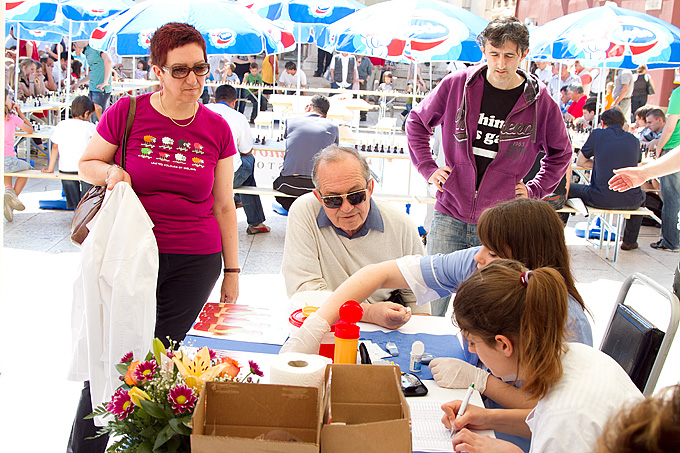 Narodni trg: Simultanka velemajstora Saša Martinović na 50 pločaa, Foto: Leo Banićć Narodni trg: Simultanka velemajstora Saša Martinović na 50 pločaa, Foto: Leo Banićć