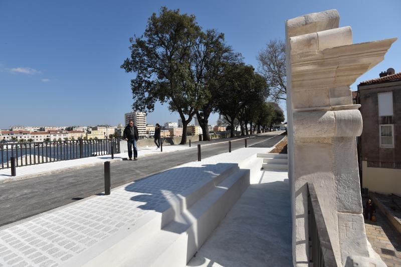 17.03.2016., Zadar – Danas je otvoren promet na Muraju koji je bio obustavljen zbog radova na vratima Svetog Krsevana u sklopu EU projekta HERA. Prema najavi iz Zupanije 6. travnja tog ce se dana svecano otvoriti Prolaz cara Augusta i Vrata sv. Krsevana. 17.03.2016., Zadar – Danas je otvoren promet na Muraju koji je bio obustavljen zbog radova na vratima Svetog Krsevana u sklopu EU projekta HERA. Prema najavi iz Zupanije 6. travnja tog ce se dana svecano otvoriti Prolaz cara Augusta i Vrata sv. Krsevana.