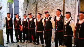 U subotu, 16. srpnja, na Kaštelu Benković u Benkovcu, u sklopu Benkovačkog kulturnog ljeta održan je “9. Etno festival – Benkovac 2016.” U subotu, 16. srpnja, na Kaštelu Benković u Benkovcu, u sklopu Benkovačkog kulturnog ljeta održan je “9. Etno festival – Benkovac 2016.”