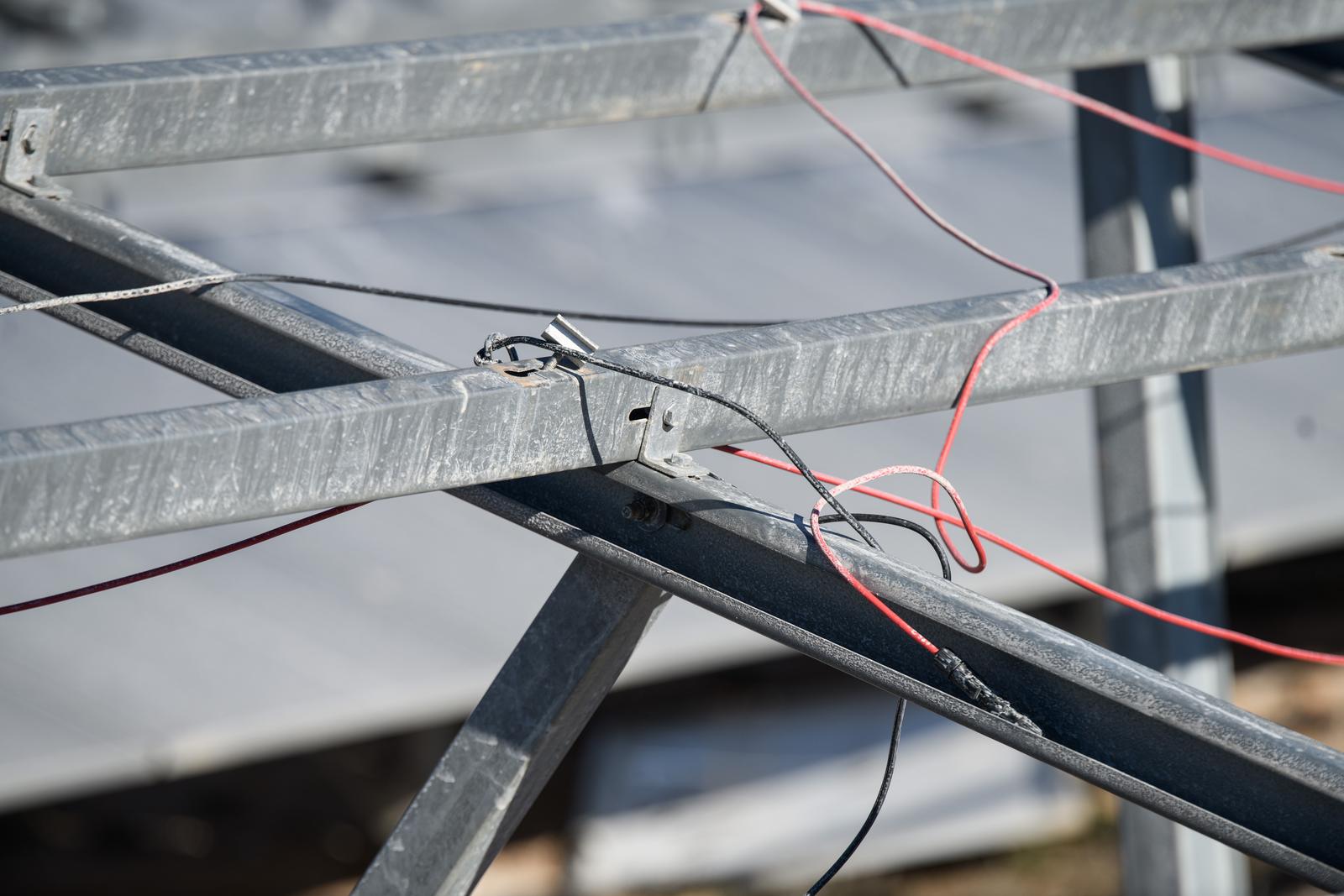 U Zatonu Obrovačkom bura uništila jednu od najvećih solarnih elektrana u Hrvatskoj U Zatonu Obrovačkom bura uništila jednu od najvećih solarnih elektrana u Hrvatskoj