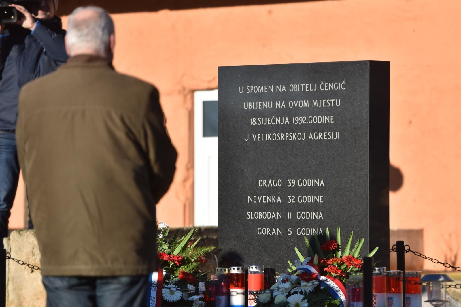 Ervenik: Obilježena 26. godišnjica stradanja obitelji Čengić