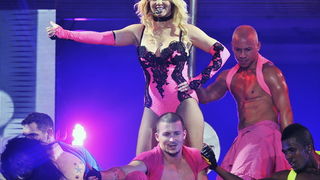 Zagreb, 011011.
Arena Zagreb.
Koncert americke pop zvijezde Britney Spears u Areni Zagreb u sklopu njezine turneje Femme Fatale.
Foto: Boris Kovacev / CROPIX Zagreb, 011011.
Arena Zagreb.
Koncert americke pop zvijezde Britney Spears u Areni Zagreb u sklopu njezine turneje Femme Fatale.
Foto: Boris Kovacev / CROPIX
