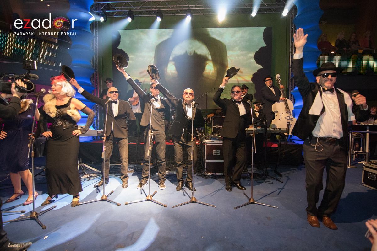 Ludnica u Saturnusu: Najbolji doček u svemiru i šire Ludnica u Saturnusu: Najbolji doček u svemiru i šire