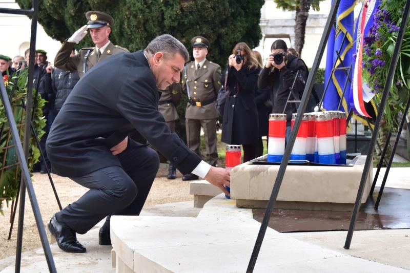 Svecanim postrojavanjem i mimohodom kroz grad postrojbi sudionica obiljezena je 22. obljetnica vojno-redarstvene akcije Maslenica. Photo: Dino Stanin/PIXSELL Svecanim postrojavanjem i mimohodom kroz grad postrojbi sudionica obiljezena je 22. obljetnica vojno-redarstvene akcije Maslenica. Photo: Dino Stanin/PIXSELL