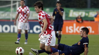 Varazdin, 121010.
Gradski stadion Varazdin. Kvalifikacijska utakmica za Europsko prvenstvo U21 u Danskoj 2011. godine. Hrvatska – Spanjolska.
Na slici: Ante Vukusic i Victor Ruiz.
Foto: Zeljko Hajdinjak / Cropix Varazdin, 121010.
Gradski stadion Varazdin. Kvalifikacijska utakmica za Europsko prvenstvo U21 u Danskoj 2011. godine. Hrvatska – Spanjolska.
Na slici: Ante Vukusic i Victor Ruiz.
Foto: Zeljko Hajdinjak / Cropix