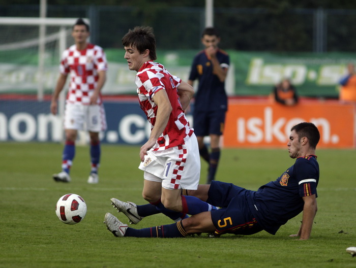 Varazdin, 121010.
Gradski stadion Varazdin. Kvalifikacijska utakmica za Europsko prvenstvo U21 u Danskoj 2011. godine. Hrvatska – Spanjolska.
Na slici: Ante Vukusic i Victor Ruiz.
Foto: Zeljko Hajdinjak / Cropix Varazdin, 121010.
Gradski stadion Varazdin. Kvalifikacijska utakmica za Europsko prvenstvo U21 u Danskoj 2011. godine. Hrvatska – Spanjolska.
Na slici: Ante Vukusic i Victor Ruiz.
Foto: Zeljko Hajdinjak / Cropix
