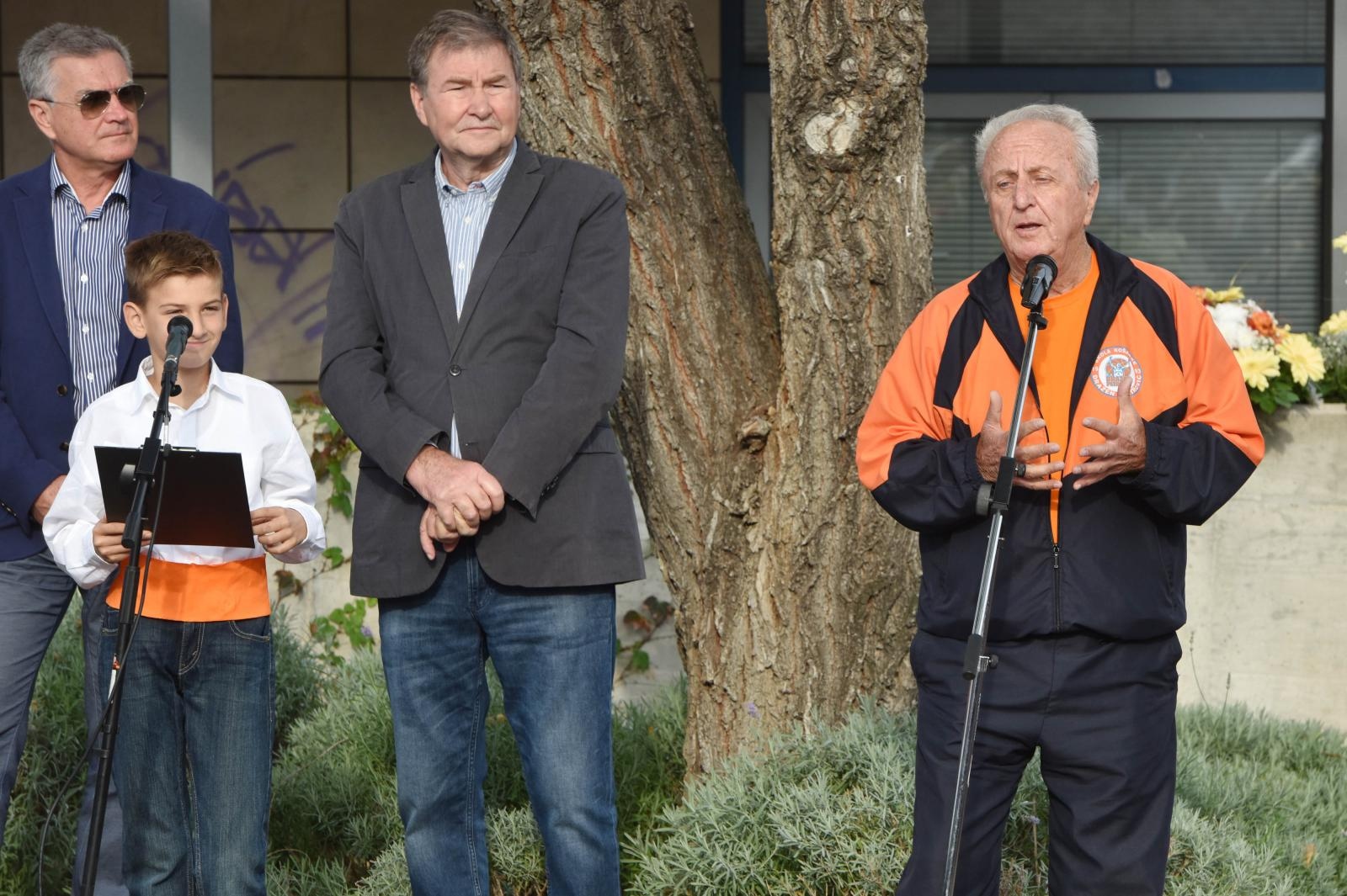 Šibenik: Puštanjem 53 balona obilježen rođendan Dražena Petrovića Šibenik: Puštanjem 53 balona obilježen rođendan Dražena Petrovića