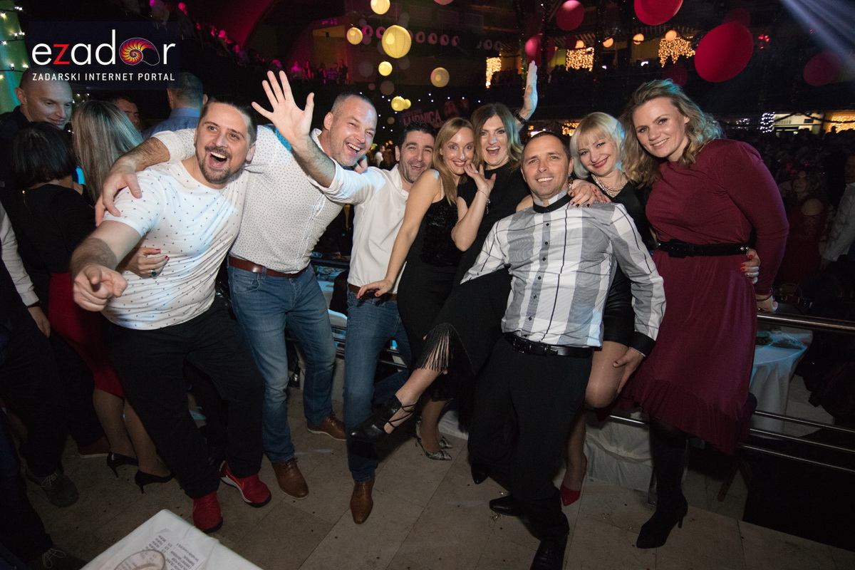 Ludnica u Saturnusu: Najbolji doček u svemiru i šire Ludnica u Saturnusu: Najbolji doček u svemiru i šire