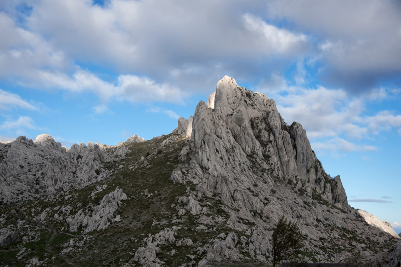 Velebitska katedrala – Tulove grede. Foto: Vinko Pešić Velebitska katedrala – Tulove grede. Foto: Vinko Pešić