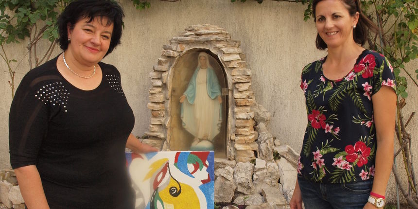 Prva likovna kolonija ‘Zmajević’ završena je u svom trodnevnom održavanju u nedjelju 28. svibnja u Nadbiskupskom sjemeništu ‘Zmajević’ u Zadru. Prva likovna kolonija ‘Zmajević’ završena je u svom trodnevnom održavanju u nedjelju 28. svibnja u Nadbiskupskom sjemeništu ‘Zmajević’ u Zadru.