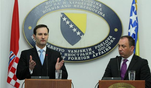 Ministri vanjskih poslova Hrvatske Miro Kovač i Bosne i Hercegovine Igor Crnadak najavili su u petak u Sarajevu jačanje bilateralnih odnosa dvije zemlje ali i konkretnu potporu Hrvatske na putu BiH ka europskim integracijama, foto: HINA