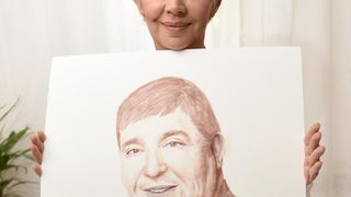 Marina Tomašević crnim vinom slika portrete svojih kolega sa estrade Marina Tomašević crnim vinom slika portrete svojih kolega sa estrade