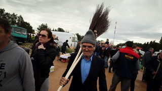 Benkovac, 100313.
Sajam u Benkovcu odrzava se svakog 10. dana u mjesecu. Stoljetna tradicija ucinila je od Benkovackog sajma neizostavni gospodarski i turisticki sadrzaj grada koji svaki put iznova iznenadjuje brojem posjetitelja koji preraste brojku od 1 Benkovac, 100313.
Sajam u Benkovcu odrzava se svakog 10. dana u mjesecu. Stoljetna tradicija ucinila je od Benkovackog sajma neizostavni gospodarski i turisticki sadrzaj grada koji svaki put iznova iznenadjuje brojem posjetitelja koji preraste brojku od 1
