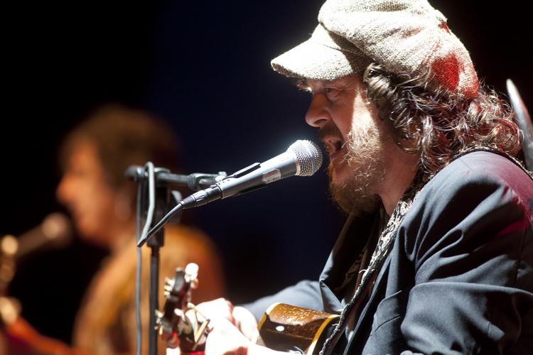 Pula, 180611.
Arena.
Zucchero se koncertom u Areni Puljanima predstavio u sklopu “Chocaback Tour 2011” turneje . Ovo mu je treci put da nastupa u Pulskoj Areni.
Na fotografiji: Zucchero.
Foto: Srecko Niketic / CROPIX Pula, 180611.
Arena.
Zucchero se koncertom u Areni Puljanima predstavio u sklopu “Chocaback Tour 2011” turneje . Ovo mu je treci put da nastupa u Pulskoj Areni.
Na fotografiji: Zucchero.
Foto: Srecko Niketic / CROPIX