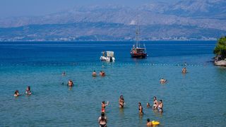 Uvala Lovrečina: Egzotična pješčana oaza na Braču u kojoj su uživali i stari Rimljani Uvala Lovrečina: Egzotična pješčana oaza na Braču u kojoj su uživali i stari Rimljani