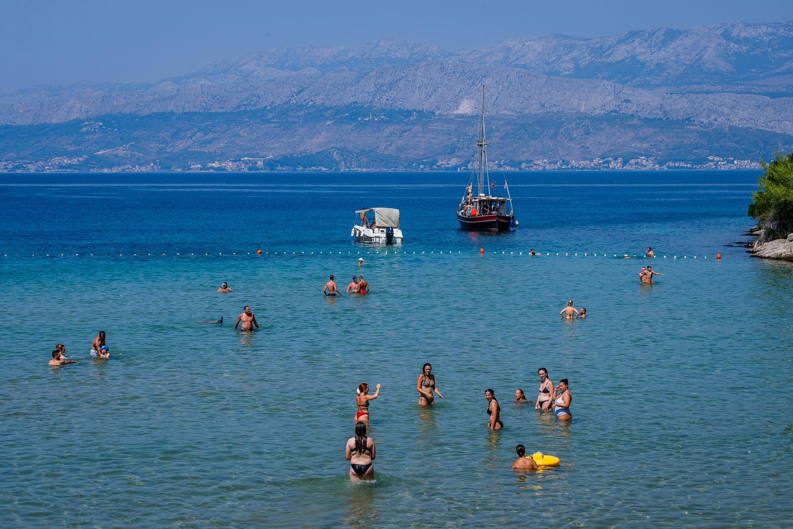 Uvala Lovrečina: Egzotična pješčana oaza na Braču u kojoj su uživali i stari Rimljani Uvala Lovrečina: Egzotična pješčana oaza na Braču u kojoj su uživali i stari Rimljani