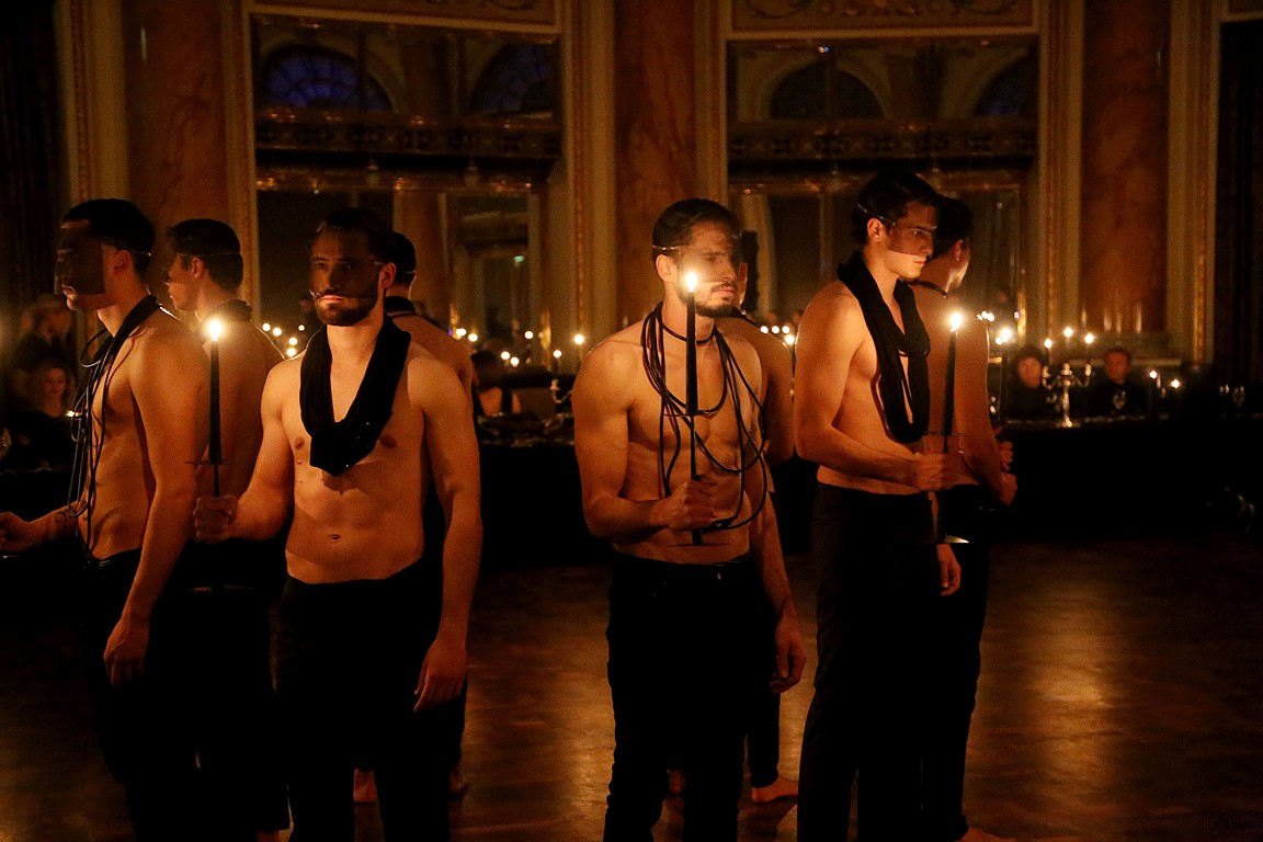 Modni spektakl Hippy Gardena