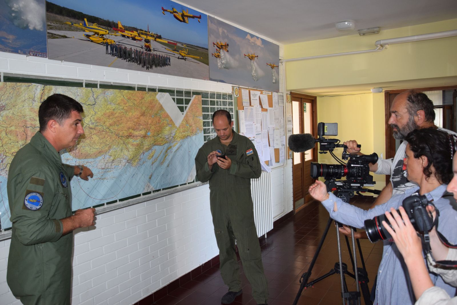 Piloti Protupožarne eskadrile sudjelovali u austrijskom dokumentarcu “Bura” Piloti Protupožarne eskadrile sudjelovali u austrijskom dokumentarcu “Bura”